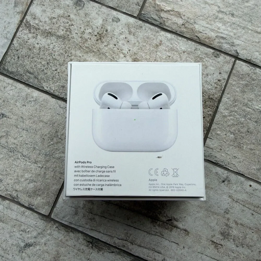 Apple AirPods Pro 1st Gen MWP22AM/A Wireless Charging Case White Earbuds
